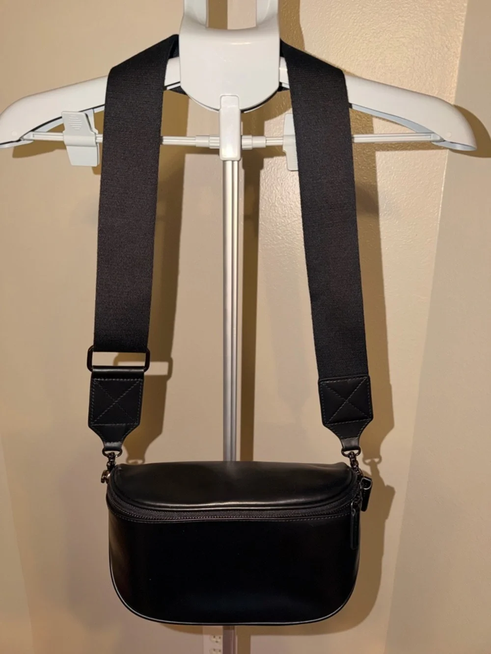 Andar The Waymaker Full Size Leather Crossbody Black Luxe Minimalist Bag - Picture 2 of 16